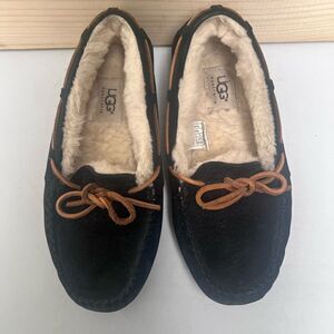 UGG Women's Dakota Slippers size 6